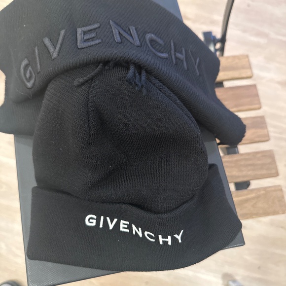 Givenchy Hat and scarf - Picture 1 of 2